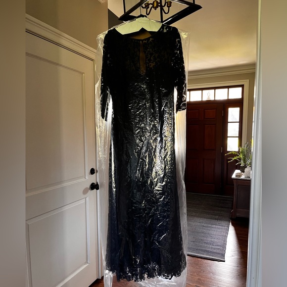 Size 18 Navy Lace Teri Jon long gown - Picture 7 of 9